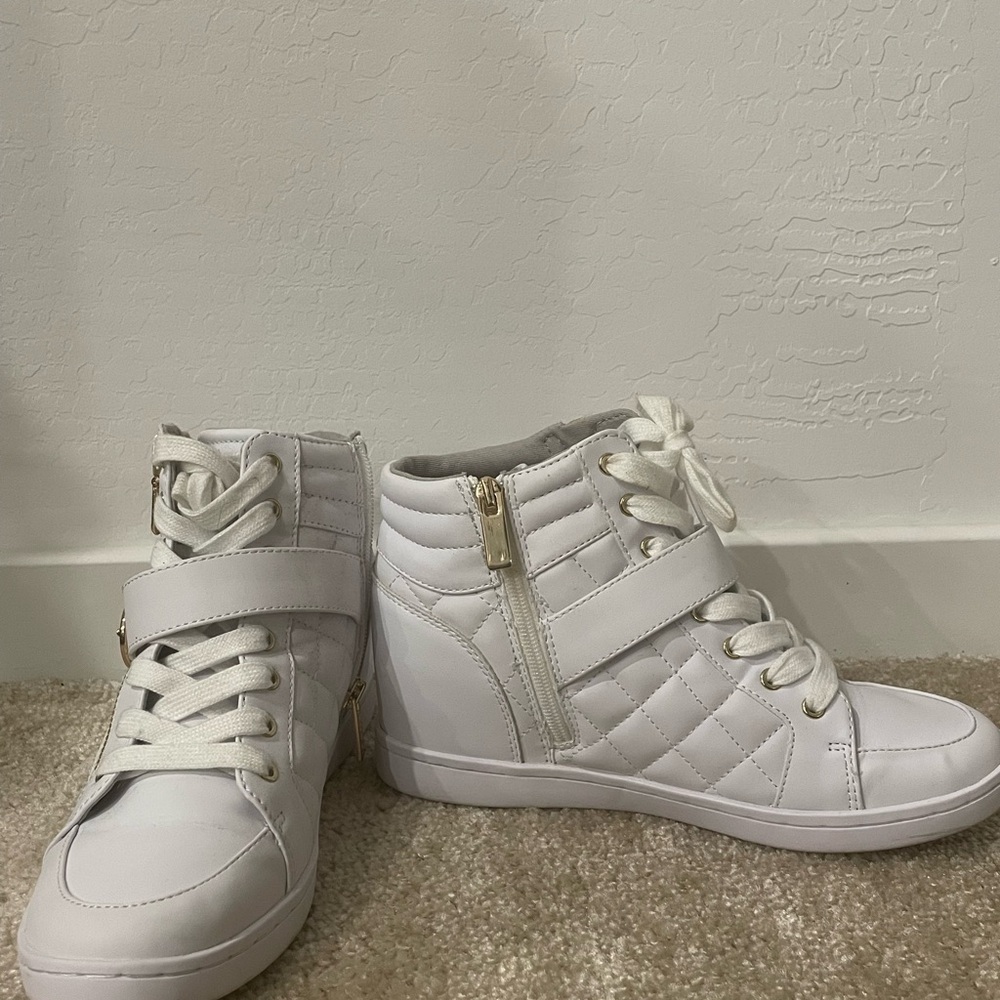 Sneaker - Picture 3 of 8